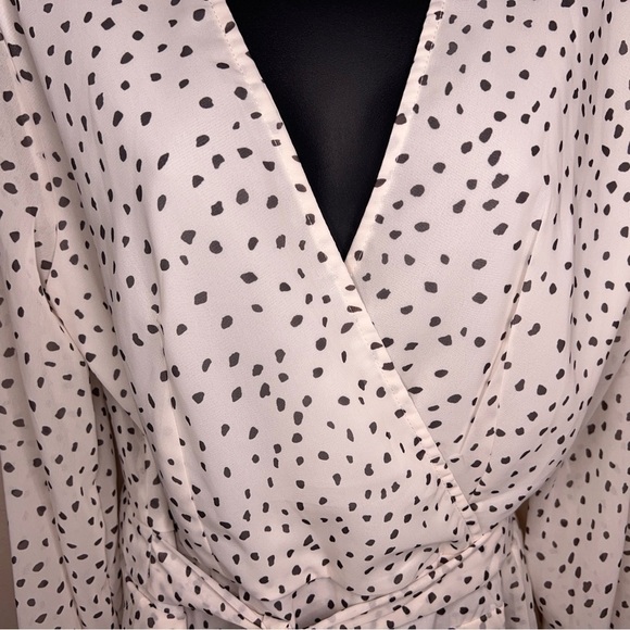 XL WHITE BLACK DOTS DALMATIAN PRINT ROMPER LIGHTWEIGHT  LONG SLEEVE - Picture 7 of 13